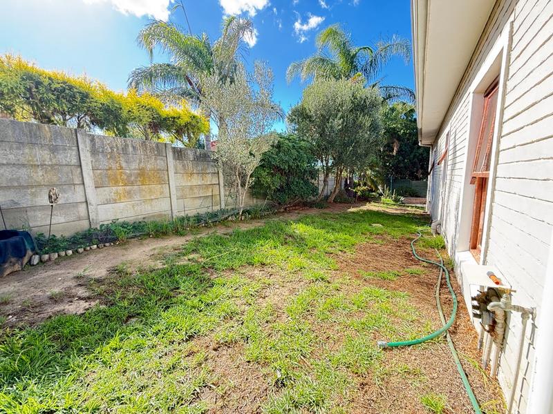 4 Bedroom Property for Sale in Die Wingerd Western Cape
